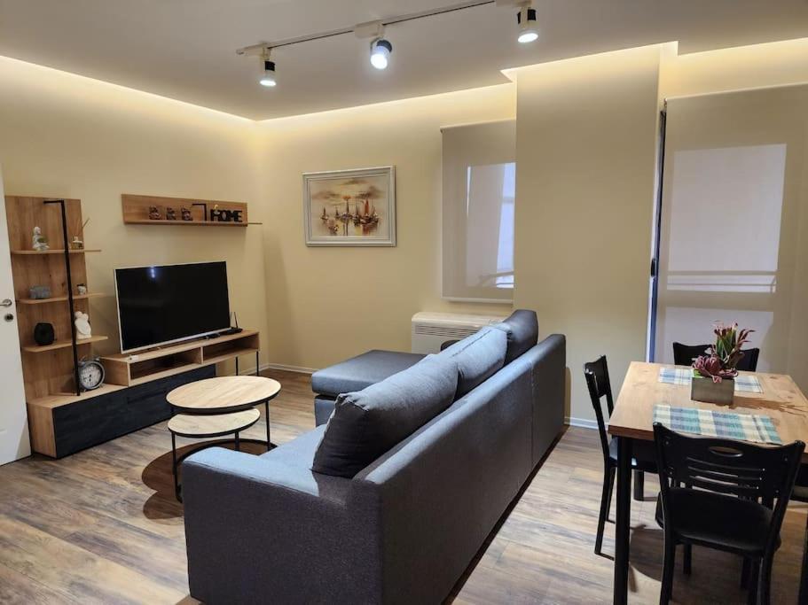 Central Apartment-New Bazar Тирана Экстерьер фото