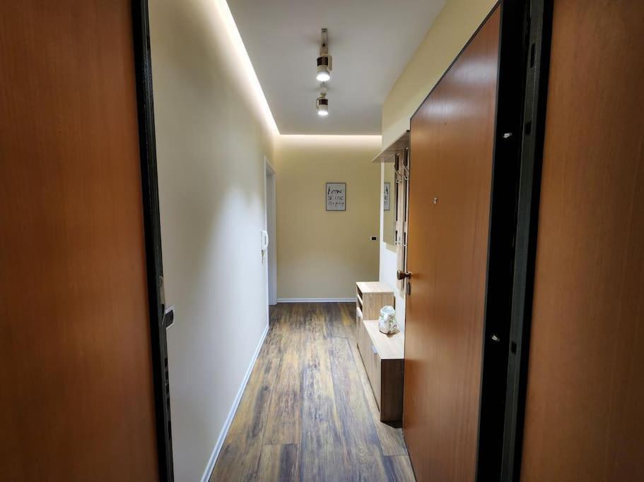 Central Apartment-New Bazar Тирана Экстерьер фото