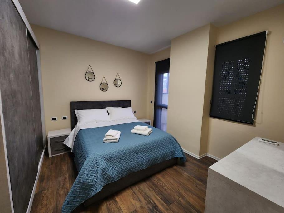 Central Apartment-New Bazar Тирана Экстерьер фото