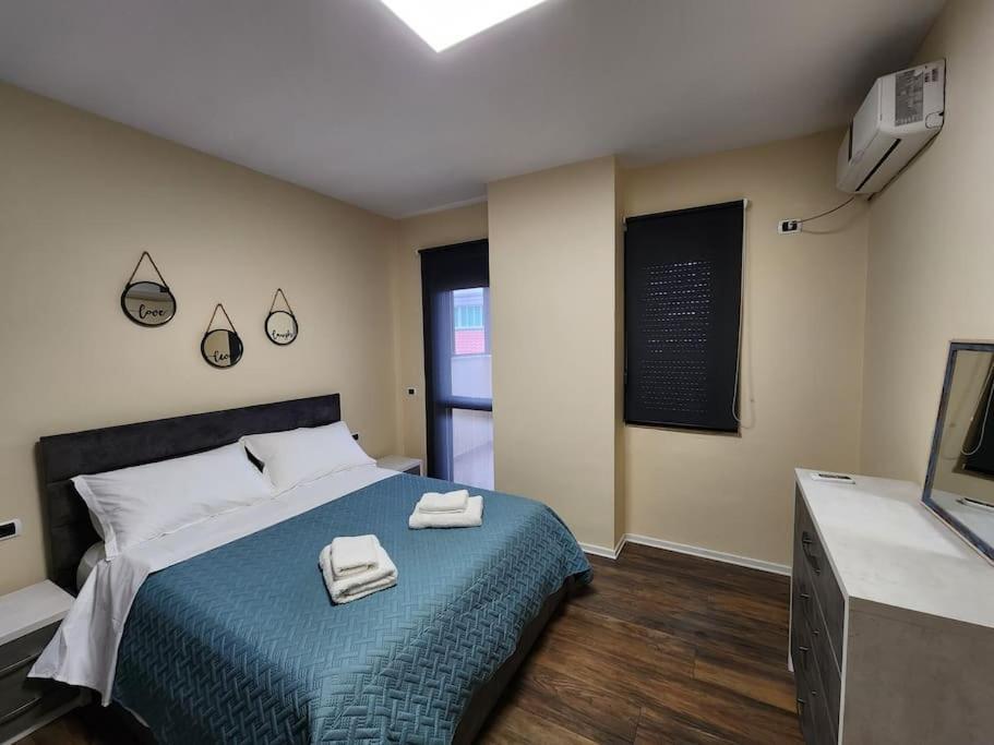 Central Apartment-New Bazar Тирана Экстерьер фото