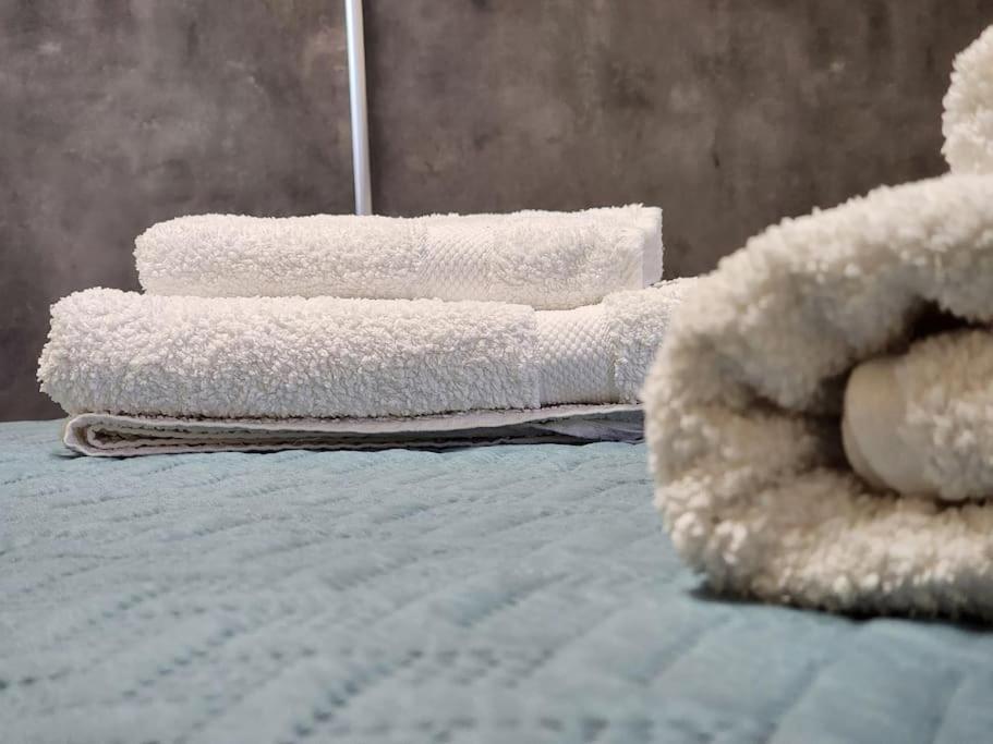 Central Apartment-New Bazar Тирана Экстерьер фото