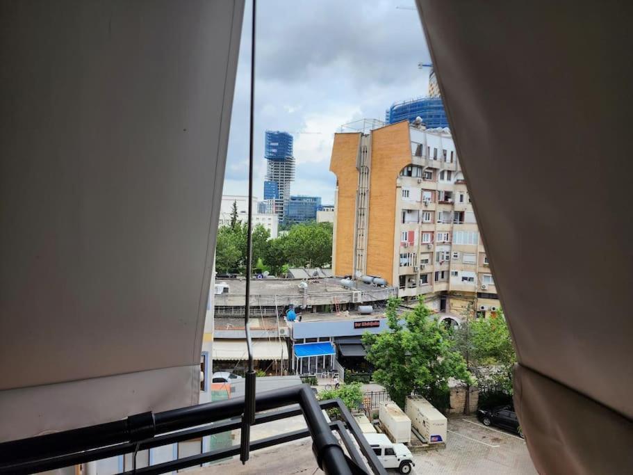 Central Apartment-New Bazar Тирана Экстерьер фото