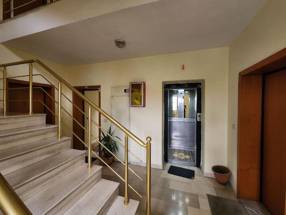 Central Apartment-New Bazar Тирана Экстерьер фото